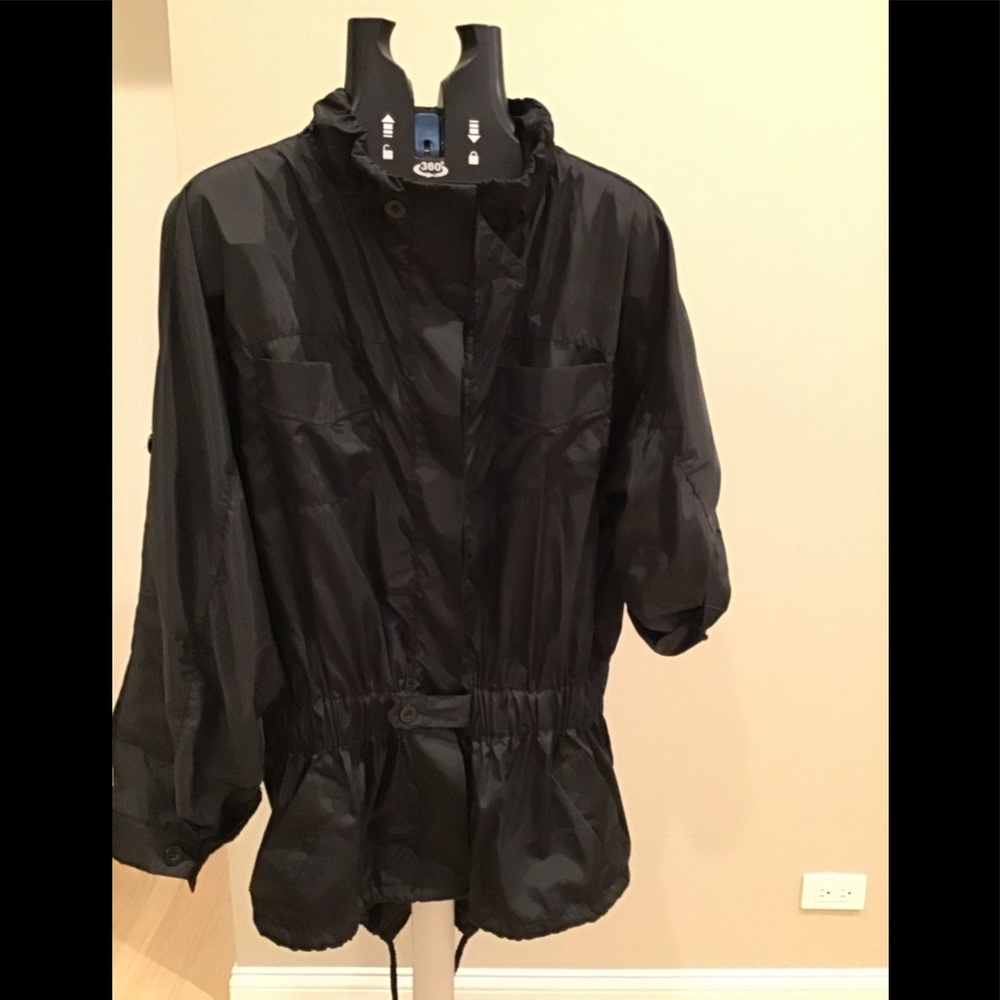 Windbreaker/ Light Jacket. Size M/L. Adjustable sleeves